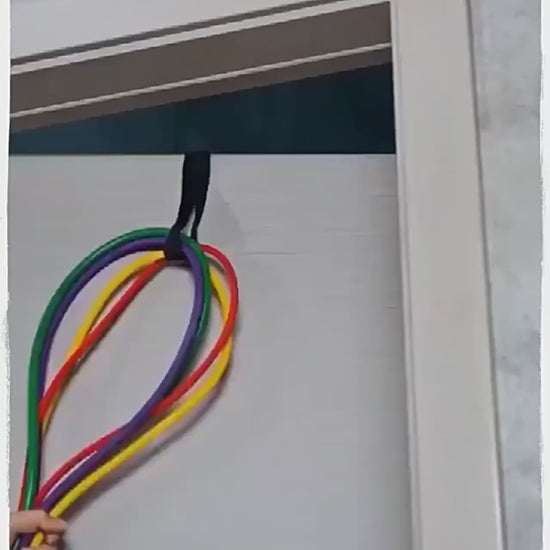 video d'utilisation des tubes élastiqiques bloqués dans une porte pour une séance de musculation des dorsaux
